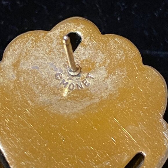 7/8" x 7/8" Monet Gold-Tone Shell Design Clip-On Earrings - Picture 3 of 4